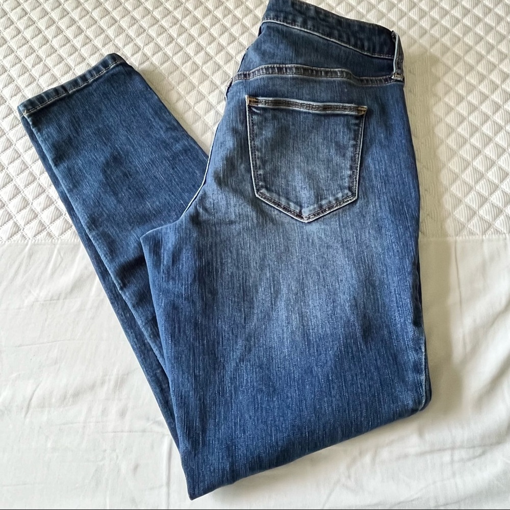 Universal Thread Mid Rise Skinny Denim Jeans Medium Wash Size 6 / 28S